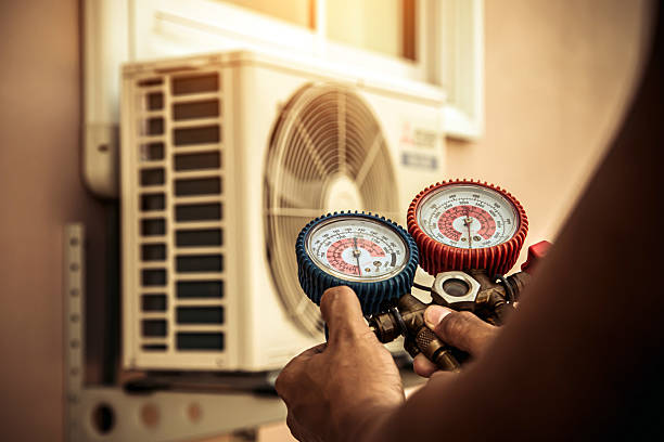 Professional Hvac technician working in Geneva, IL